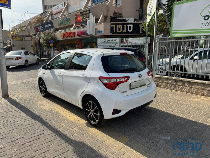 2020' Toyota Yaris photo #4