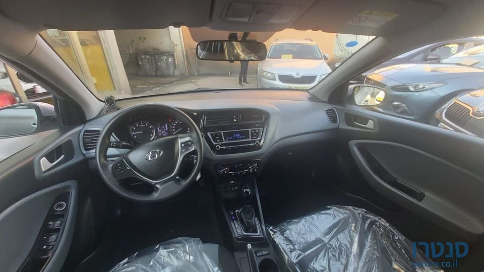 2017' Hyundai i20 photo #3
