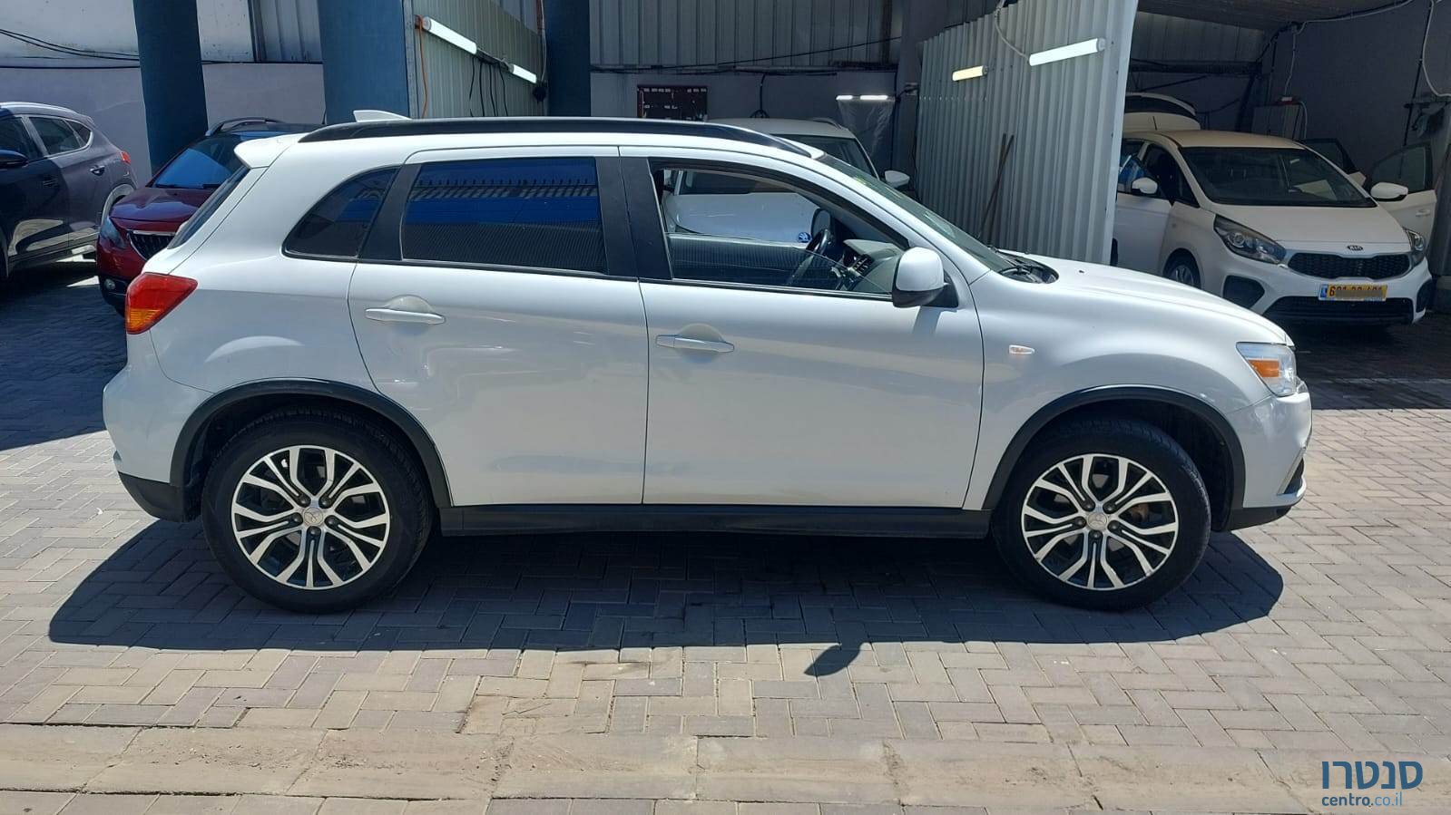 2018' Mitsubishi ASX photo #2