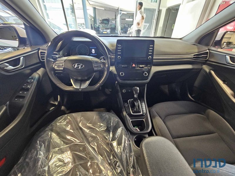 2020' Hyundai Ioniq photo #5