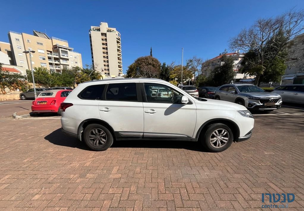 2020' Mitsubishi Outlander מיצובישי אאוטלנדר photo #3