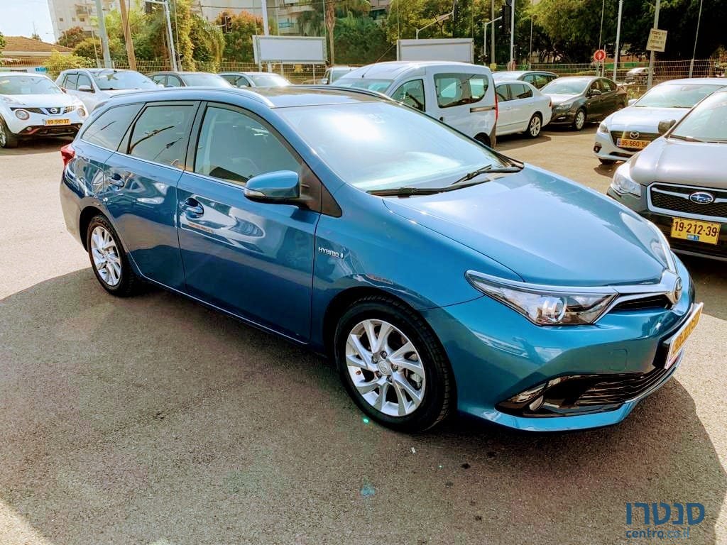 2016' Toyota Auris photo #1