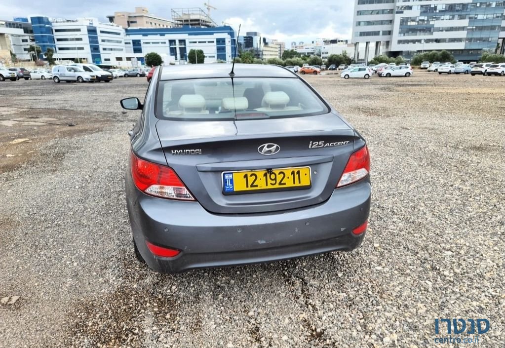 2013' Hyundai i25 יונדאי photo #4