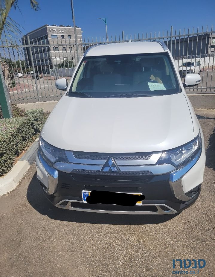 2019' Mitsubishi Outlander מיצובישי אאוטלנדר photo #2