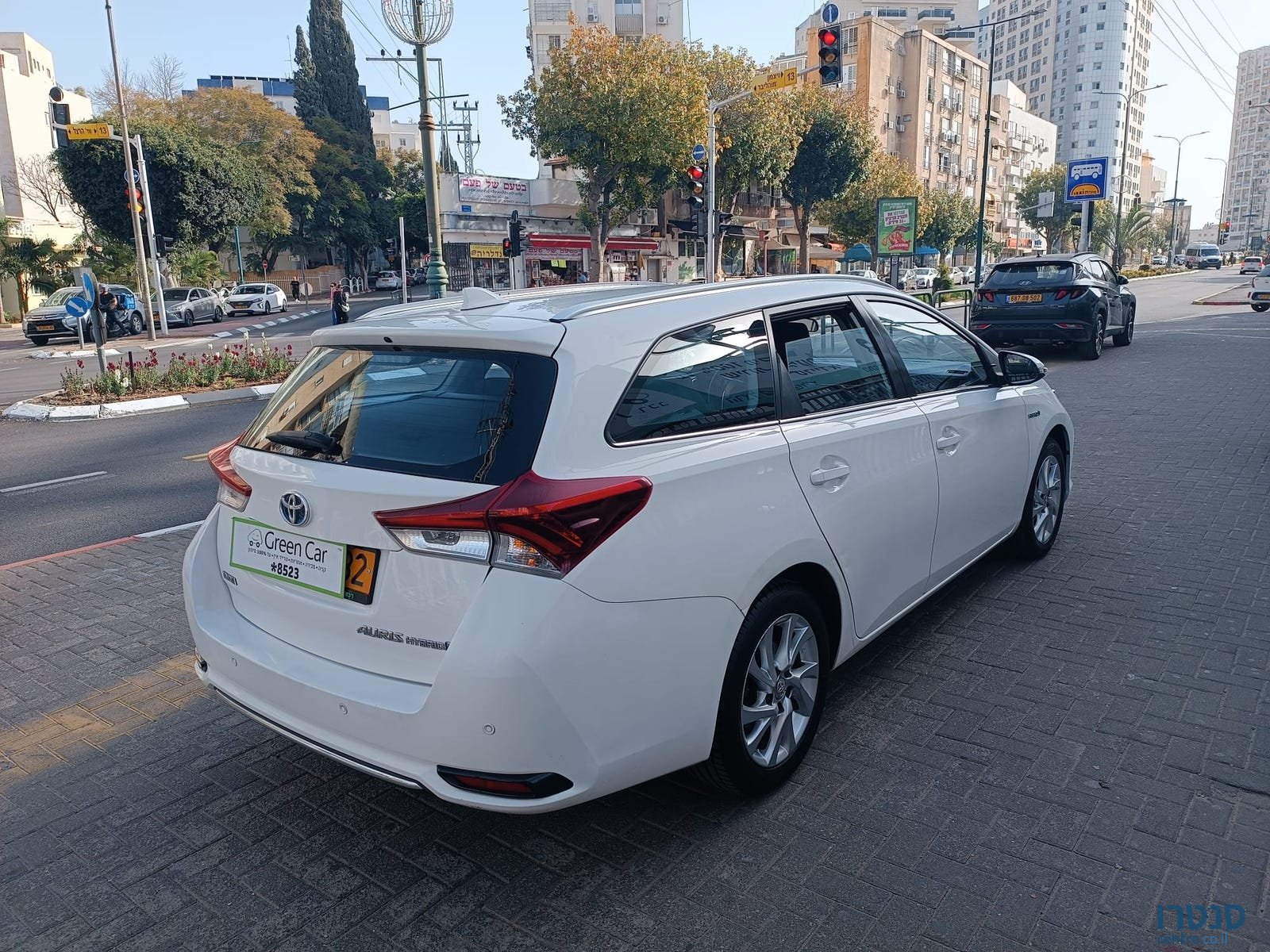 2016' Toyota Auris HIBRID photo #7