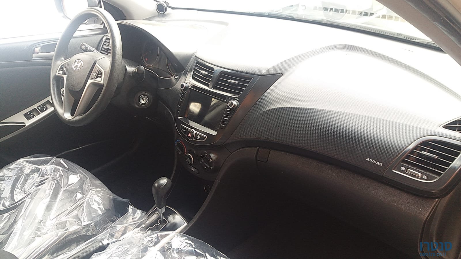 2016' Hyundai i25 photo #3