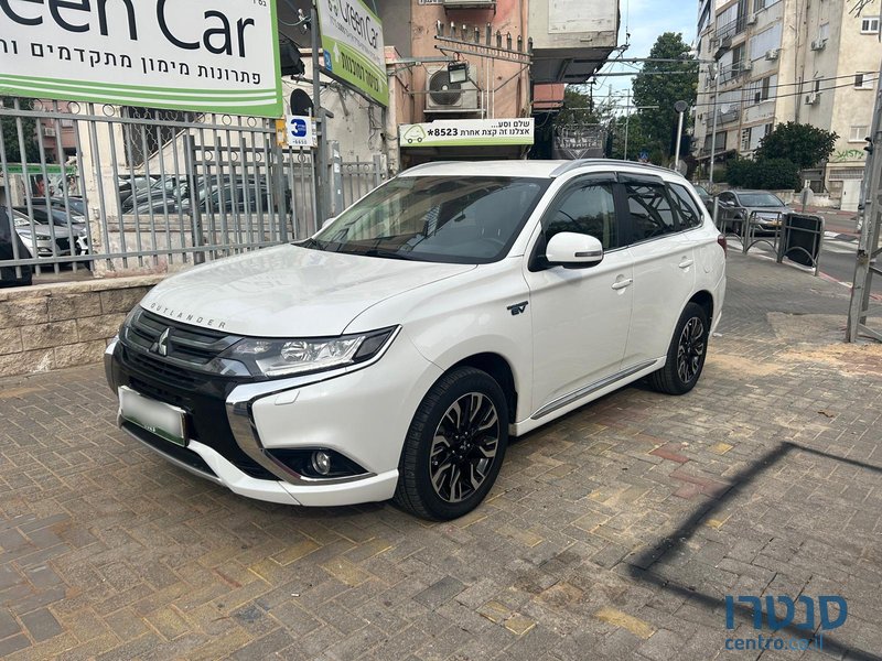 2018' Mitsubishi Outlander photo #2