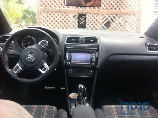 2013' Volkswagen Polo photo #5