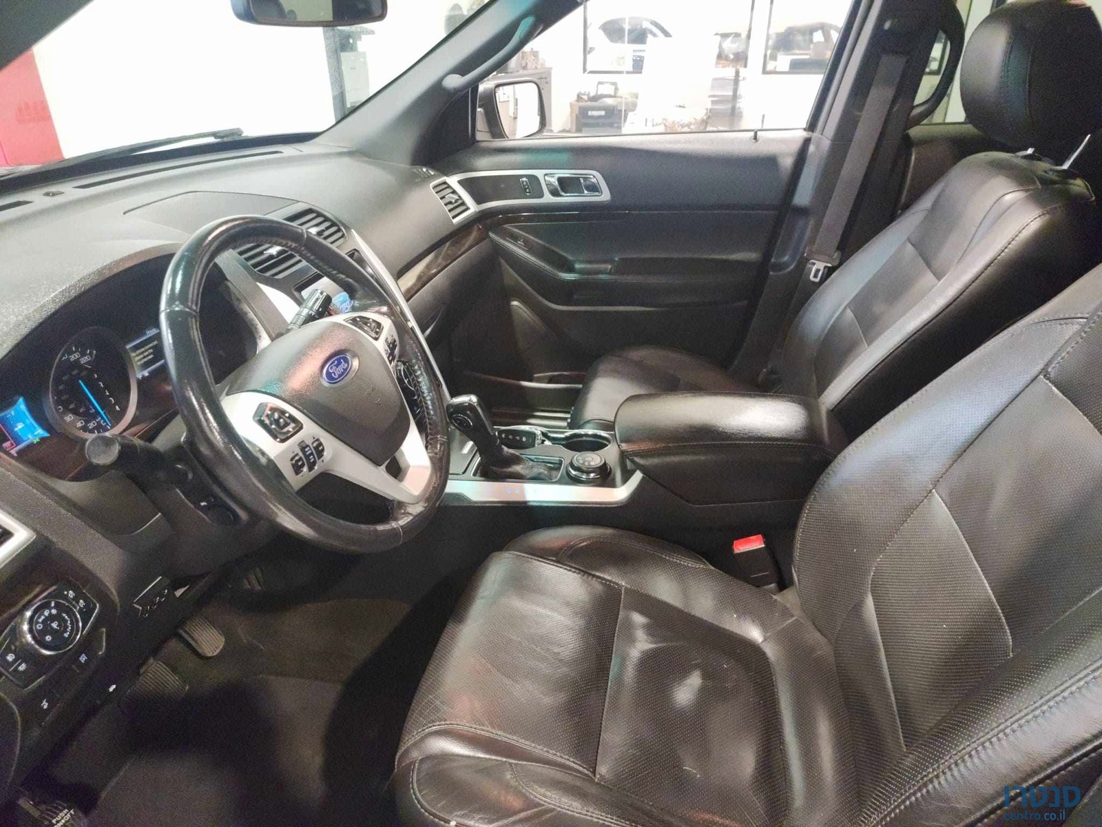 2014' Ford Explorer photo #5