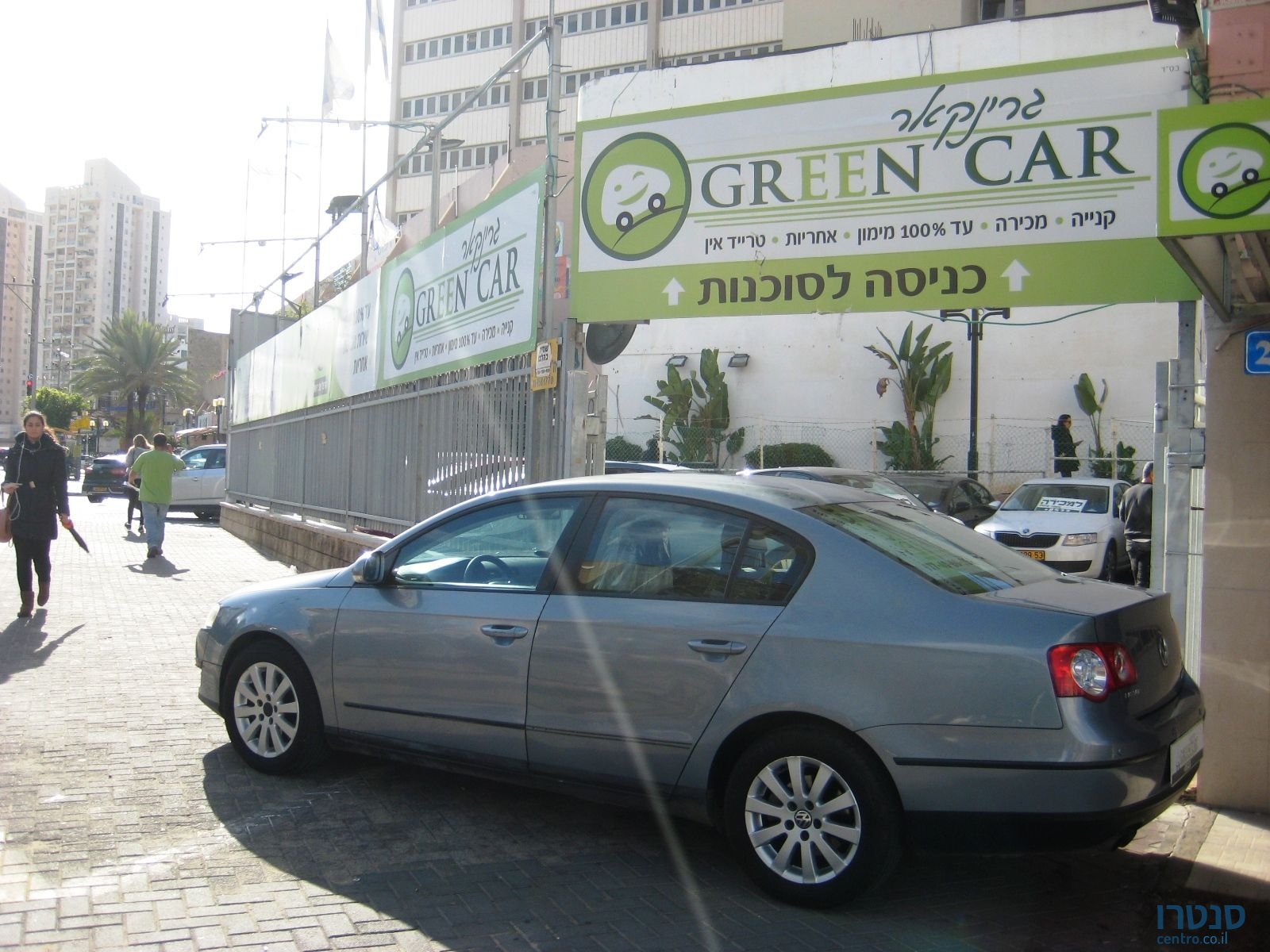 2009' Volkswagen Passat photo #3