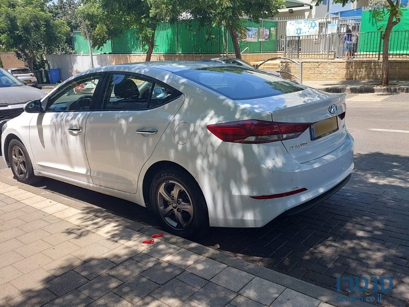 2016' Hyundai Elantra photo #4