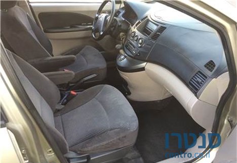 2007' Mitsubishi Grandis photo #3