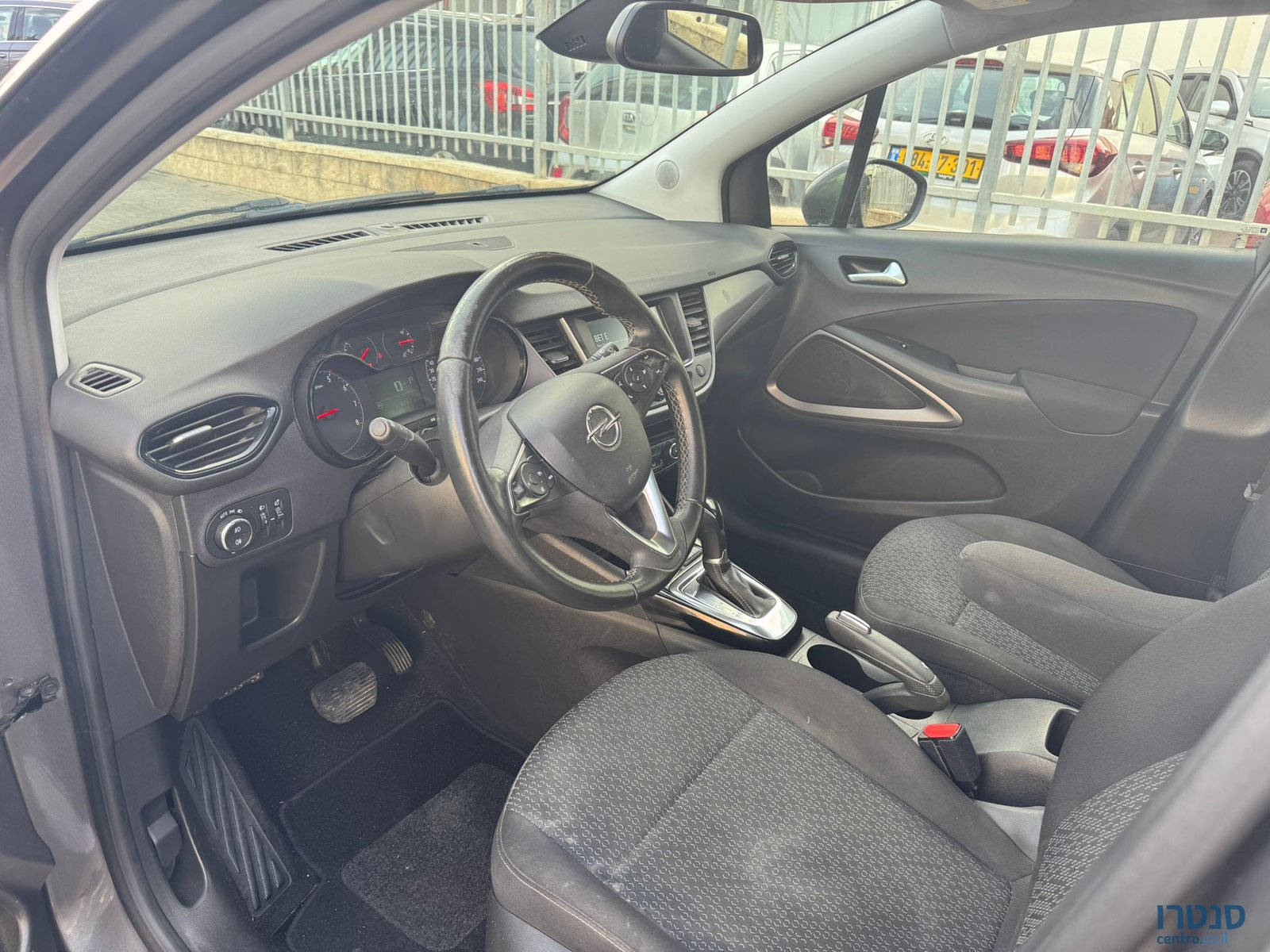 2020' Opel Crossland photo #2