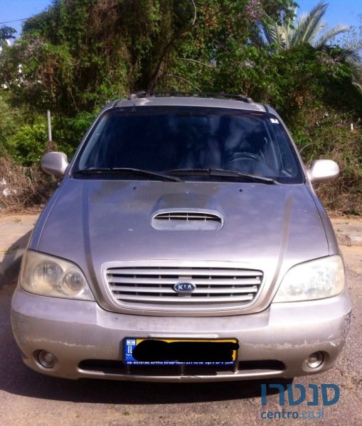 2002' Kia Carnival photo #2