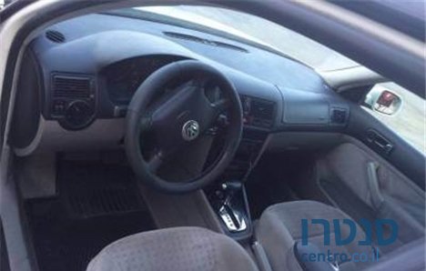 2003' Volkswagen Golf photo #3