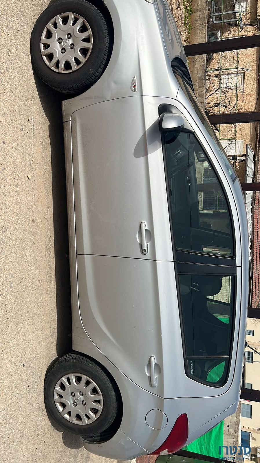 2011' Hyundai i20 יונדאי photo #3