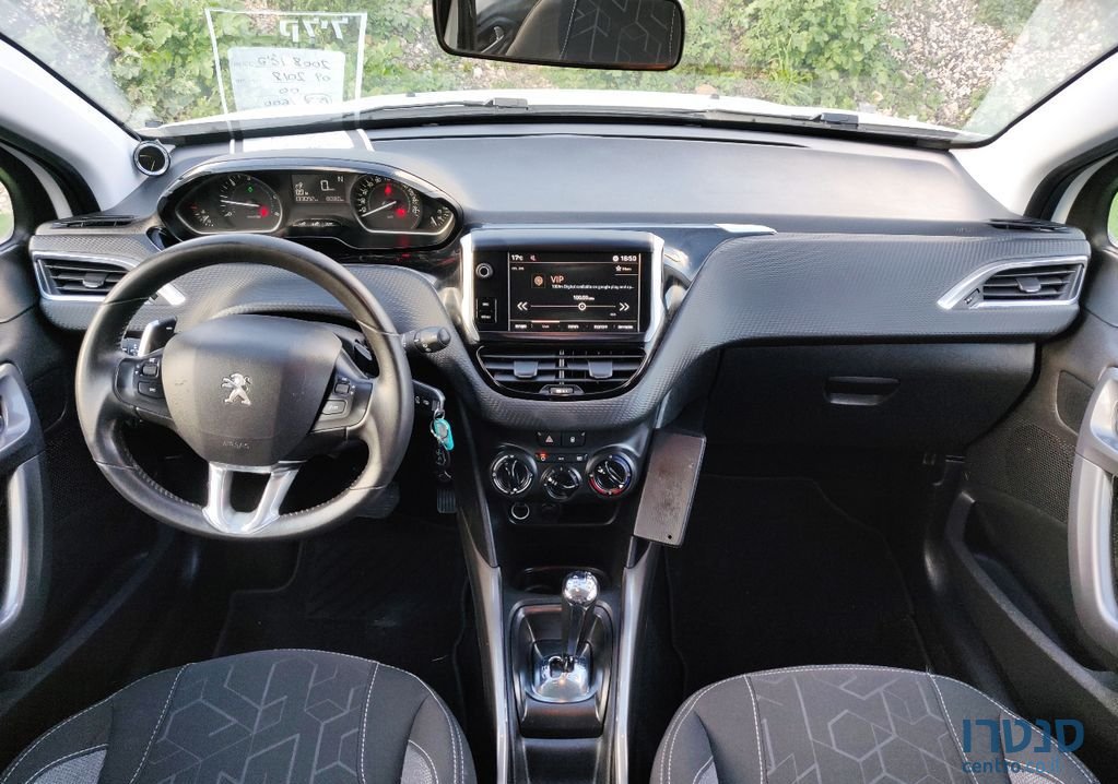 2018' Peugeot 2008 פיג'ו photo #5