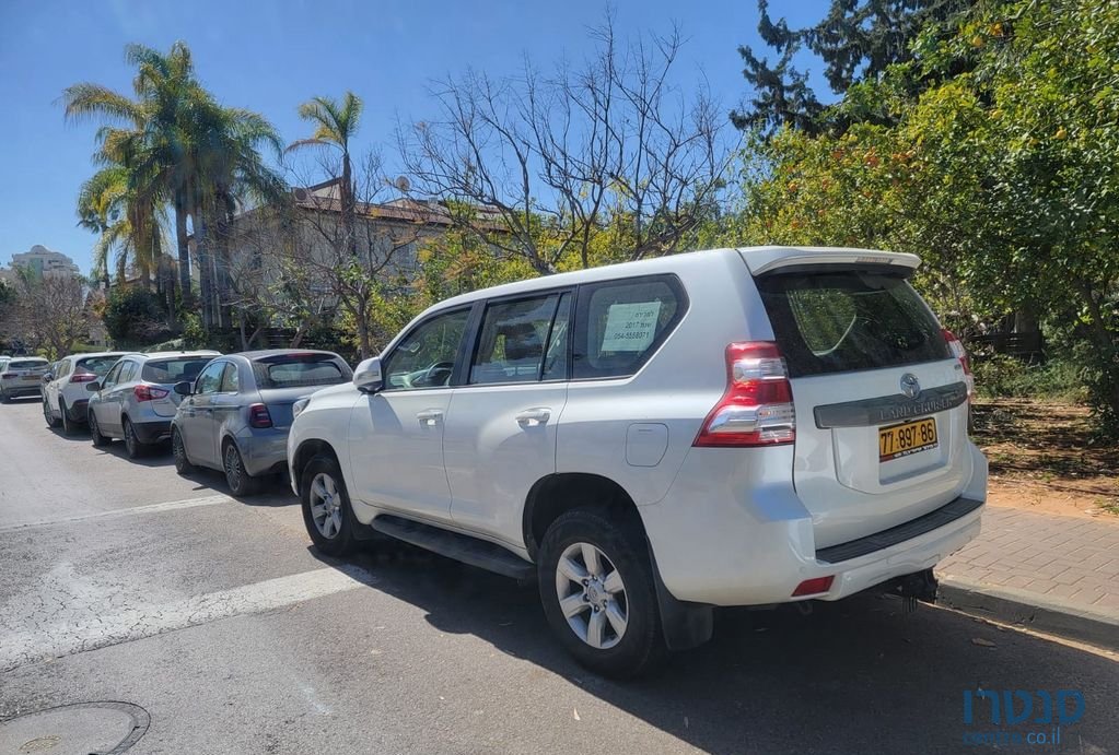 2017' Toyota Land Cruiser טויוטה לנד קרוזר photo #4