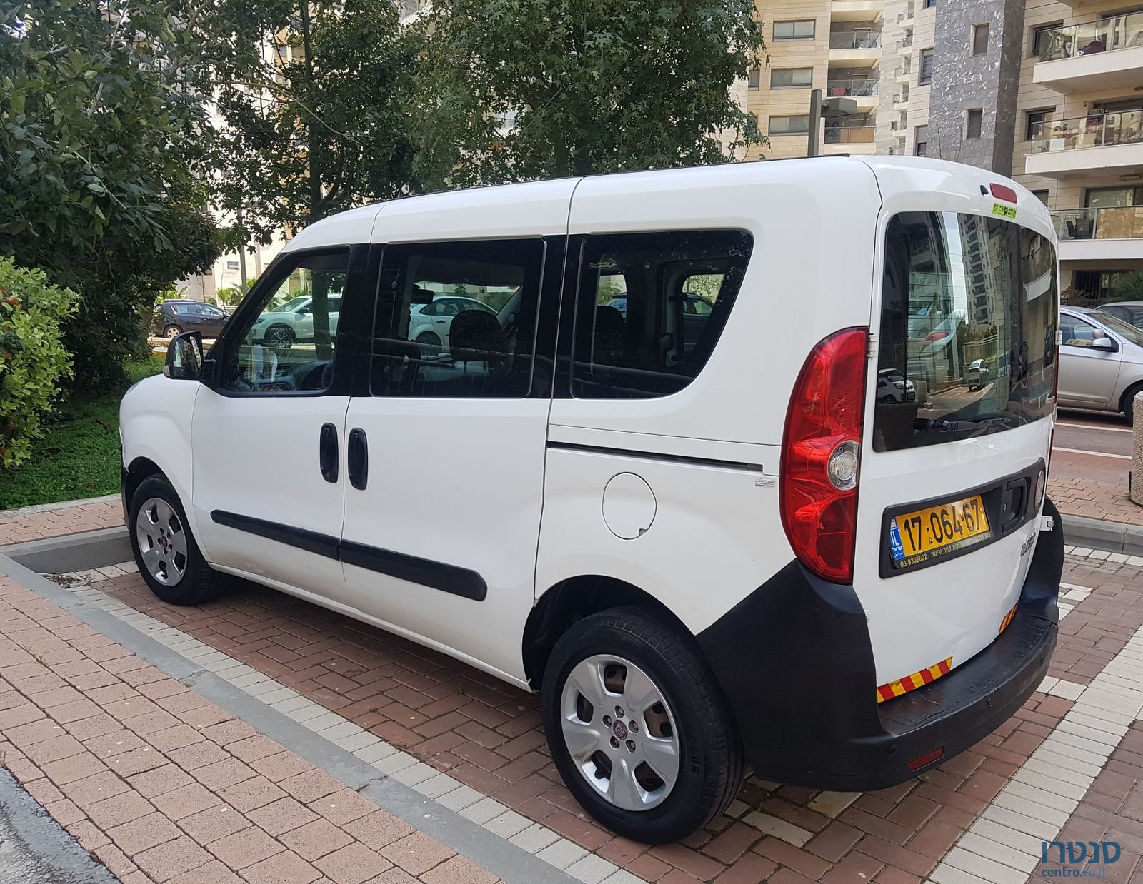 2011' Fiat Doblo photo #3