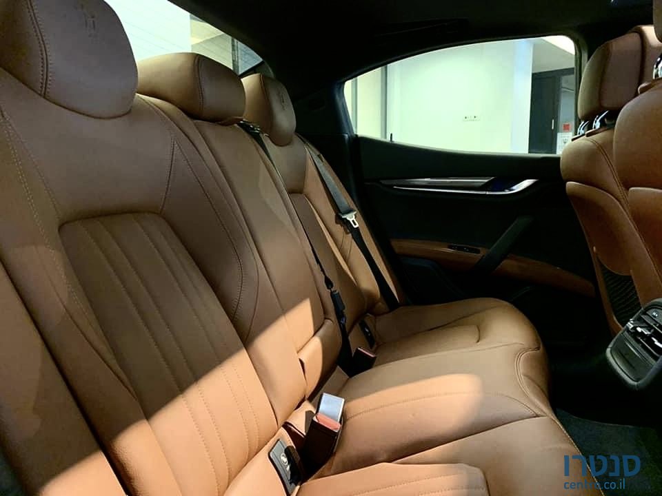 2021' Maserati Levante photo #7