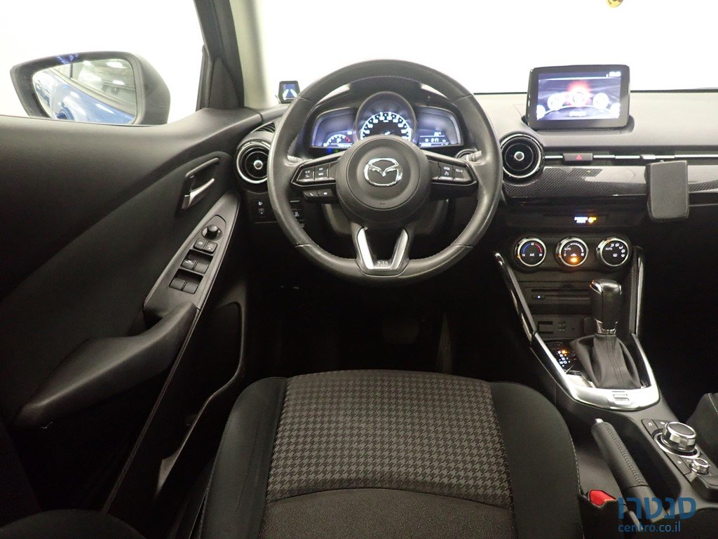 2020' Mazda 2 dynamic photo #7