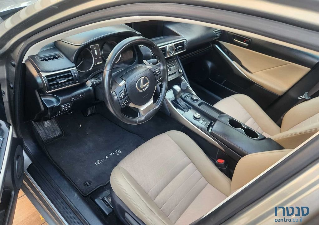 2019' Lexus Is300H לקסוס photo #2