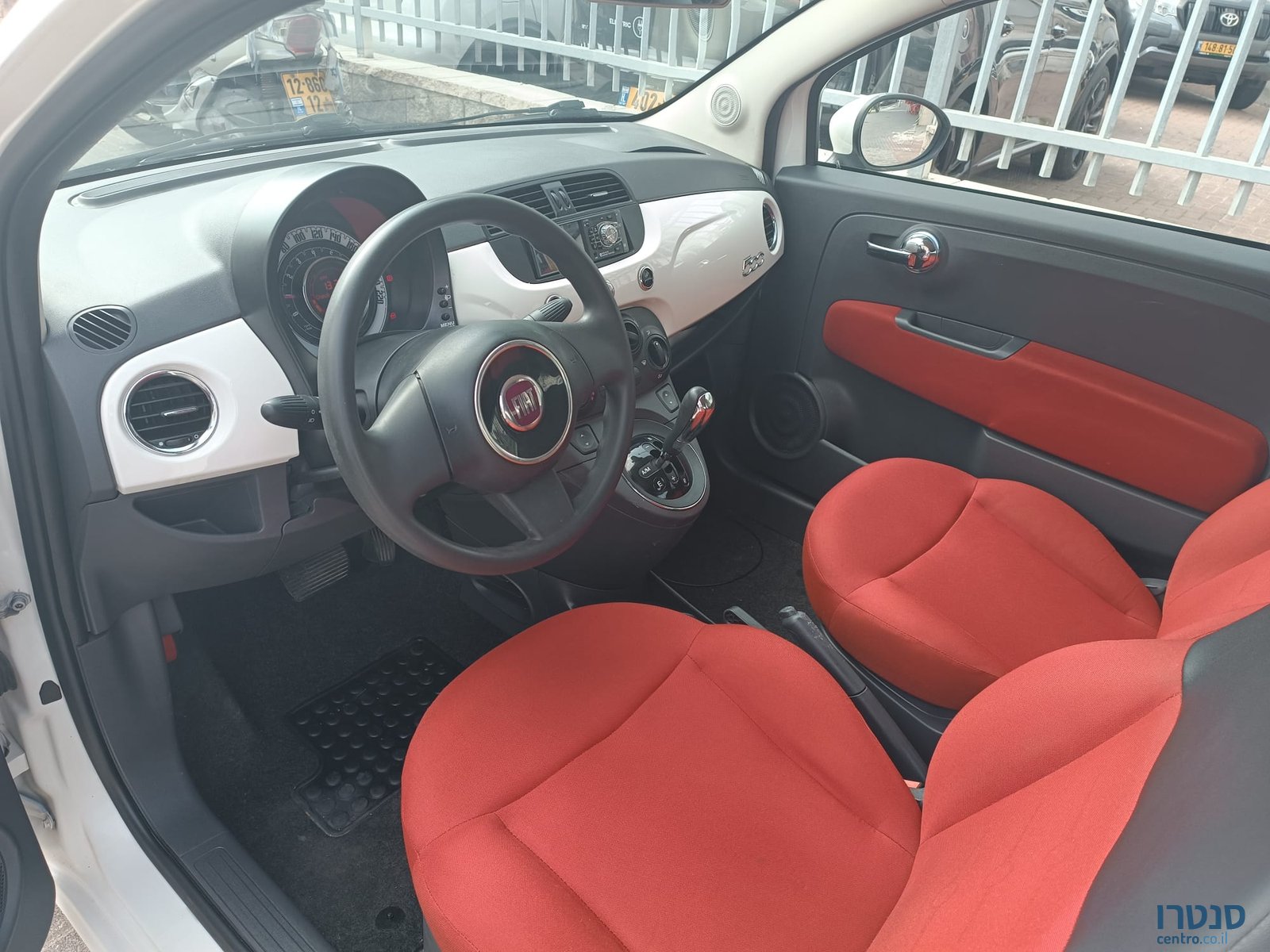 2013' Fiat 500 POP photo #2