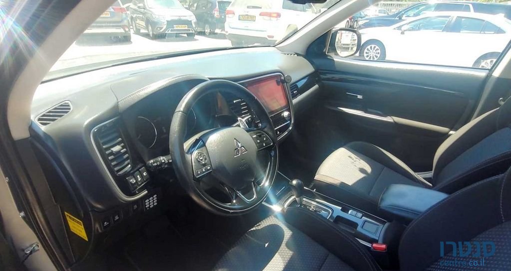 2020' Mitsubishi Outlander מיצובישי אאוטלנדר photo #3