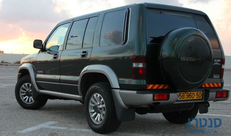 2003' Isuzu Trooper photo #3