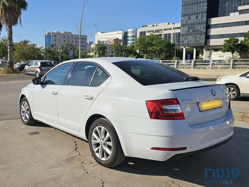 Продажа Skoda Octavia лифтбек 1.6 л. 102 л.с. с пробегом в Серпухове