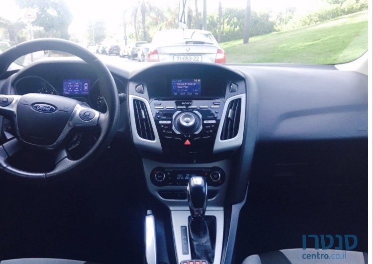 2012' Ford Focus ST photo #3