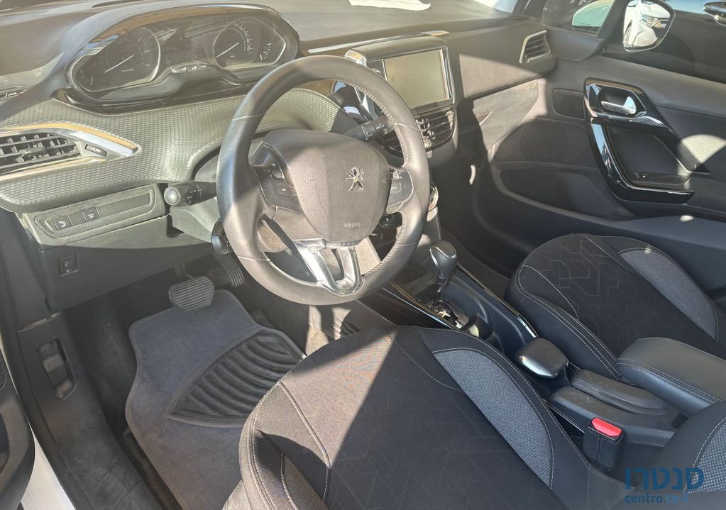 2019' Peugeot 2008 פיג'ו photo #4