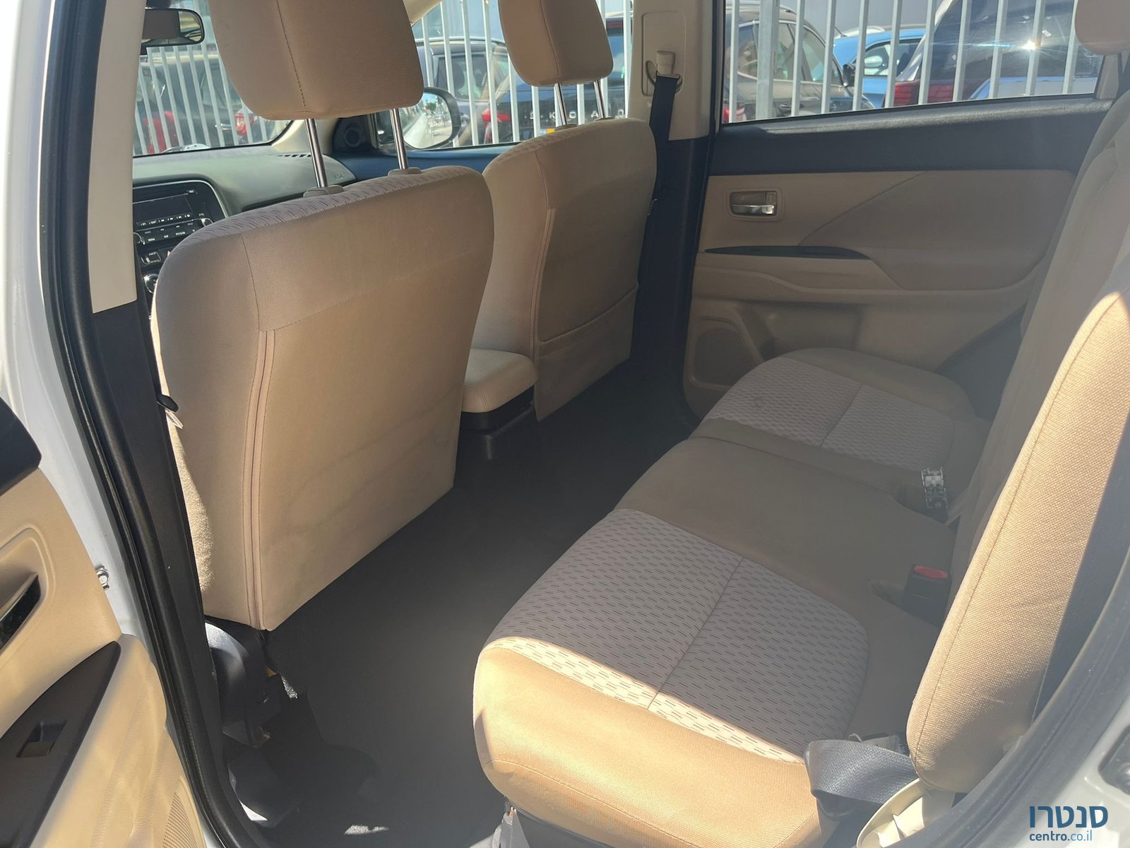 2014' Mitsubishi Outlander photo #6