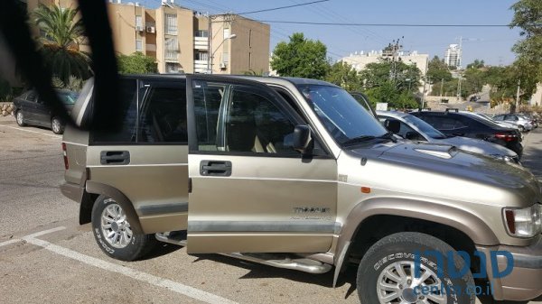 2004' Isuzu Trooper photo #1