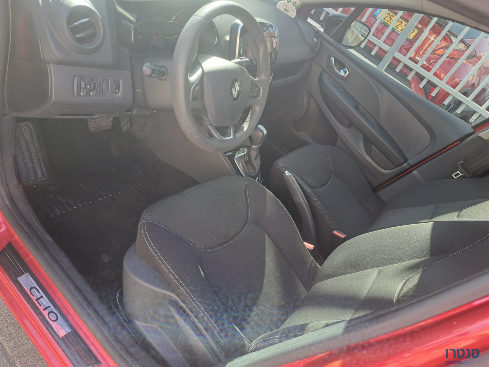 2019' Renault Clio photo #2