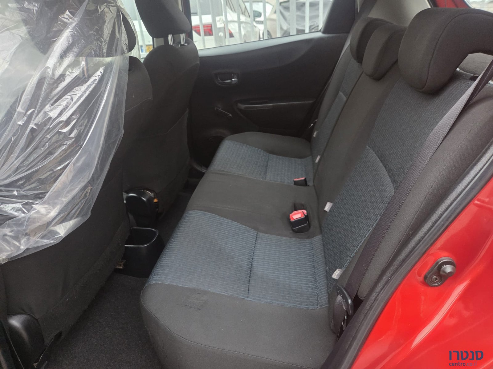 2012' Toyota Yaris photo #4