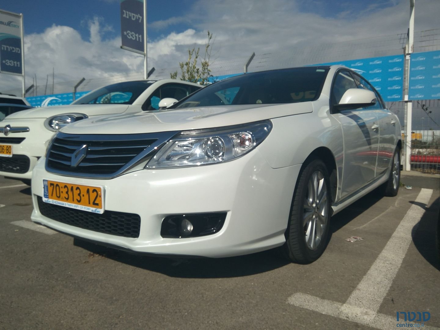 2013' Renault Latitude EX photo #1