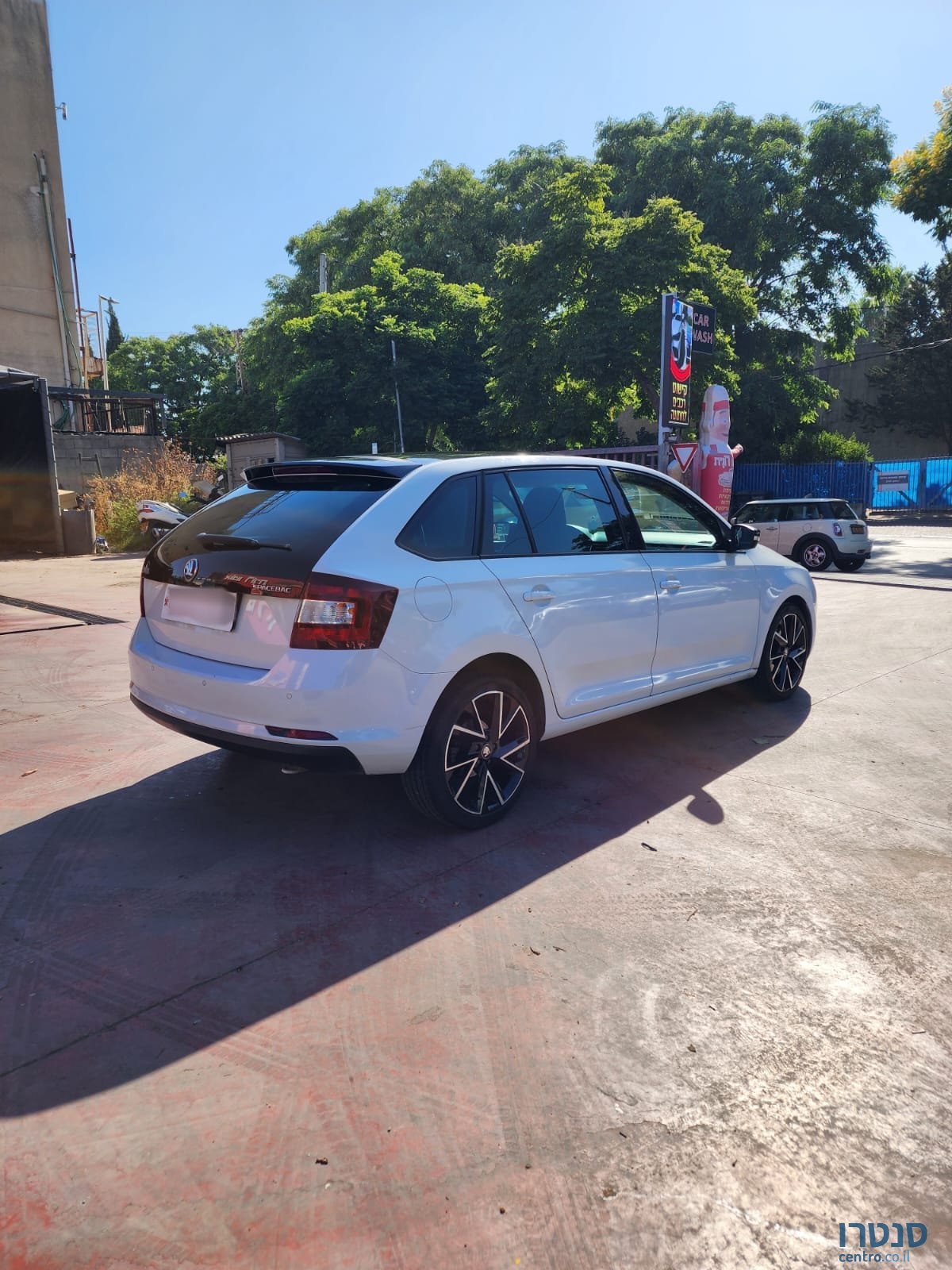 2015' Skoda Spaceback photo #4