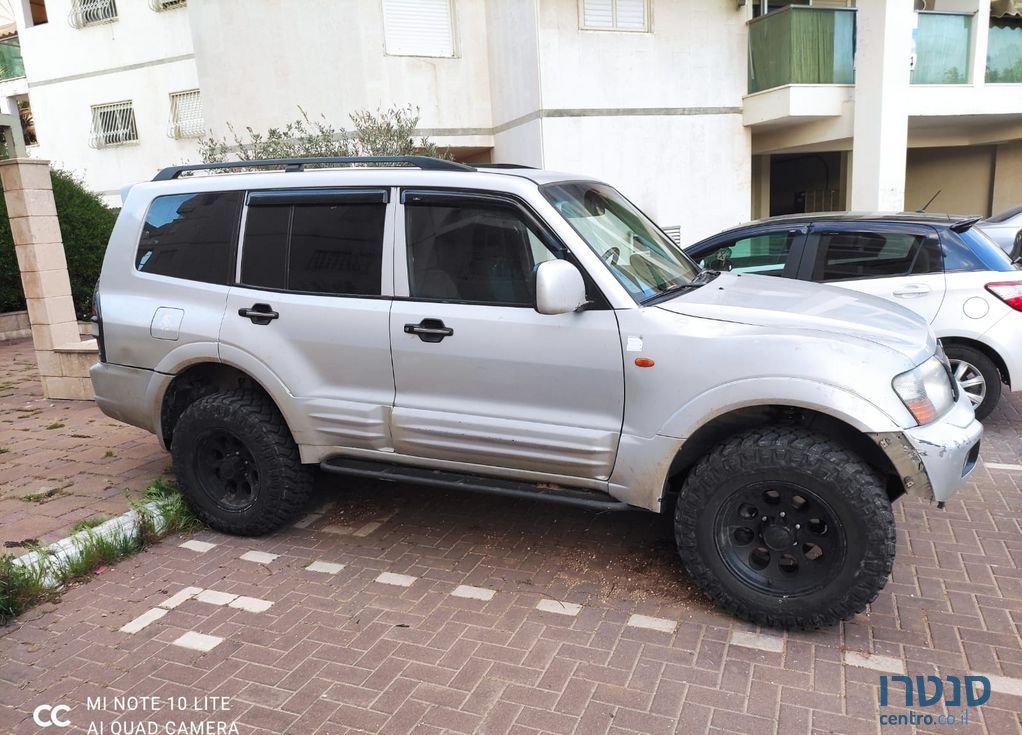 2002' Mitsubishi Pajero מיצובישי פג'רו photo #2