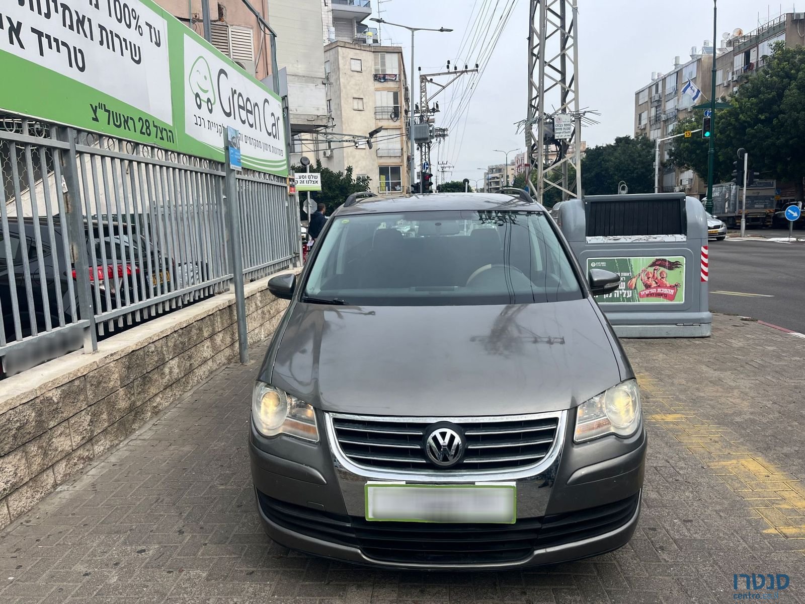 2011' Volkswagen TOURAN photo #3