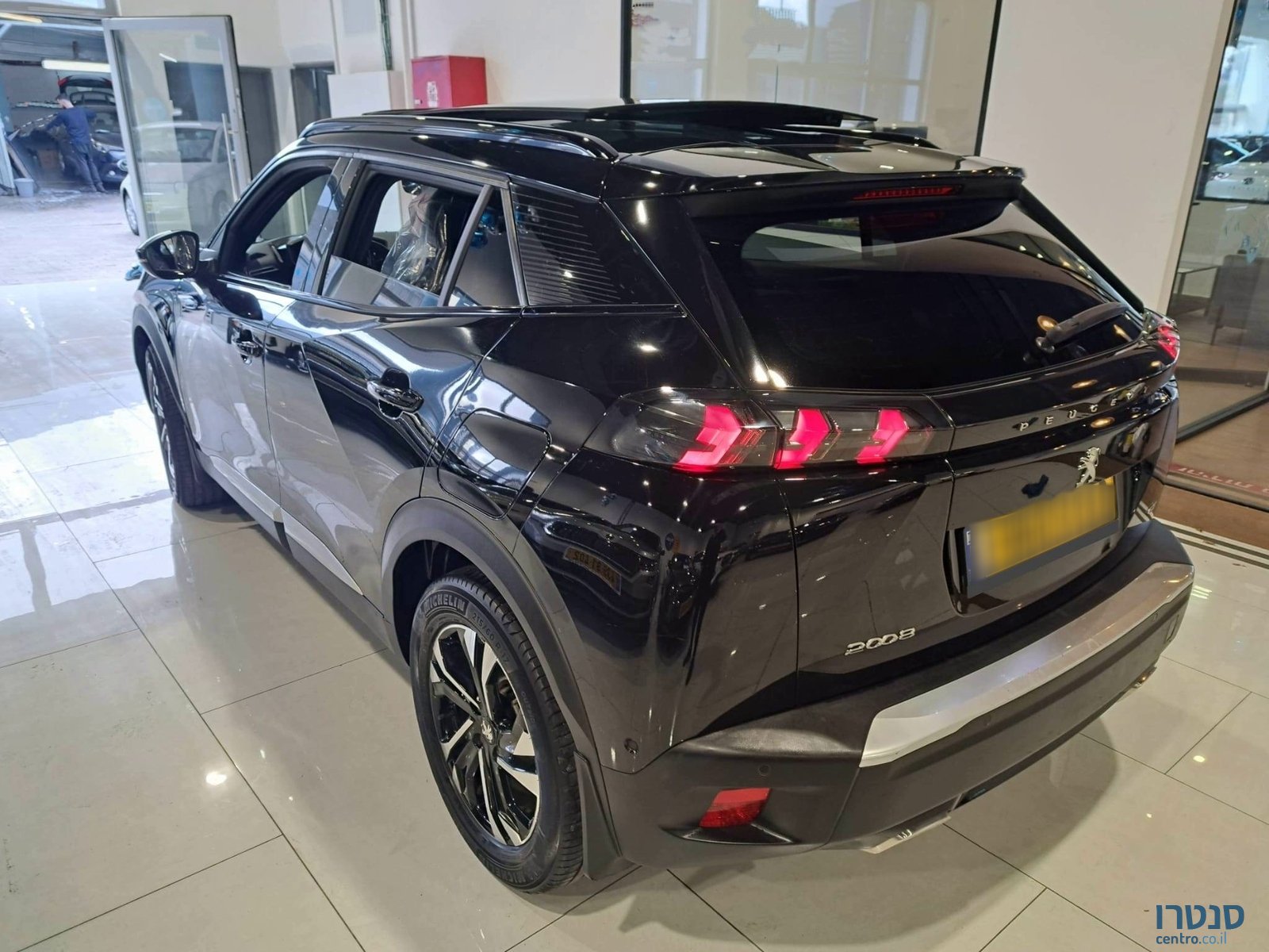 2021' Peugeot 2008 photo #3