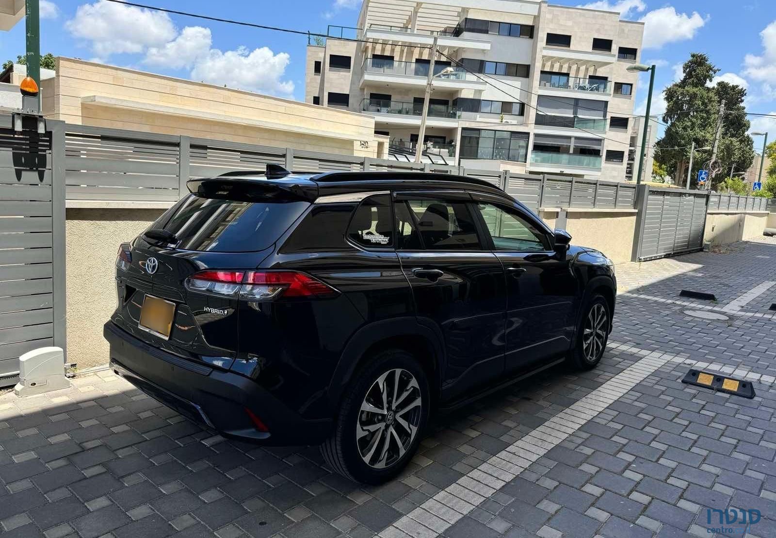 2023' Toyota Corolla Cross טויוטה קורולה קרוס photo #3