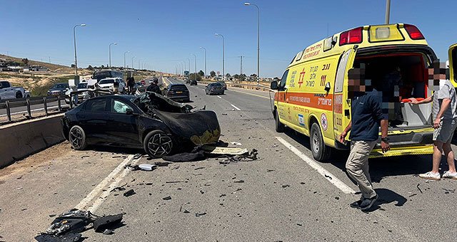 Автомобиль врезался в дорожное ограждение на трассе 25, погиб мужчина