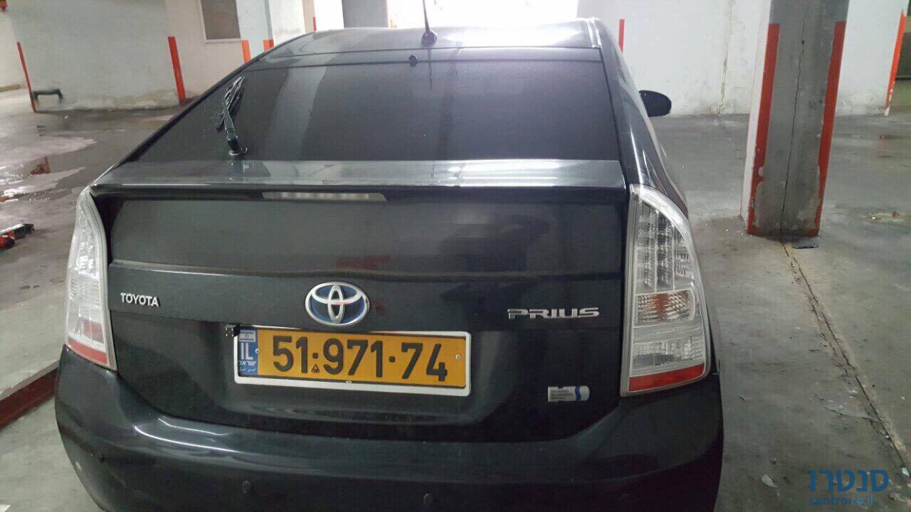 2012' Toyota Prius photo #3