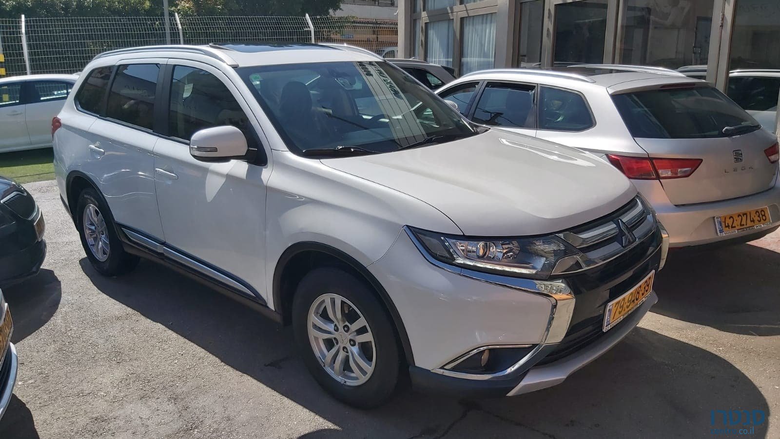 2017' Mitsubishi Outlander photo #1