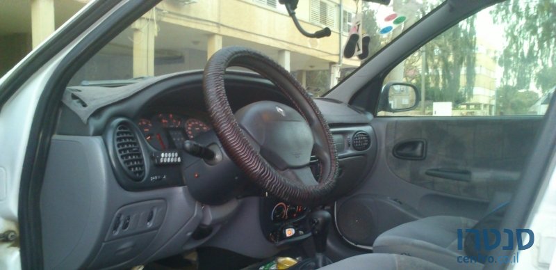 2001' Renault Megane photo #3