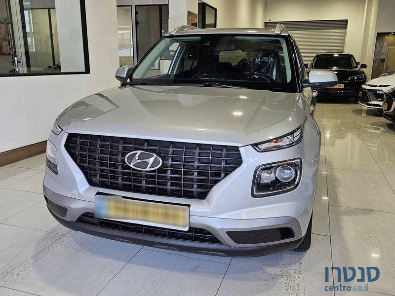 2022' Hyundai VENUE Intense photo #1