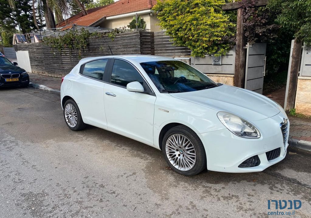 2013' Alfa Romeo Giulietta אלפא רומיאו ג'ולייטה photo #1