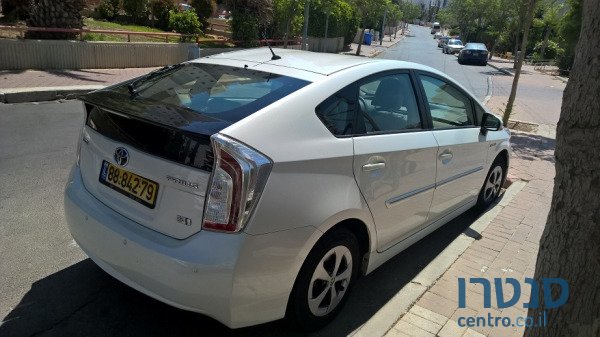 2013' Toyota Prius photo #4