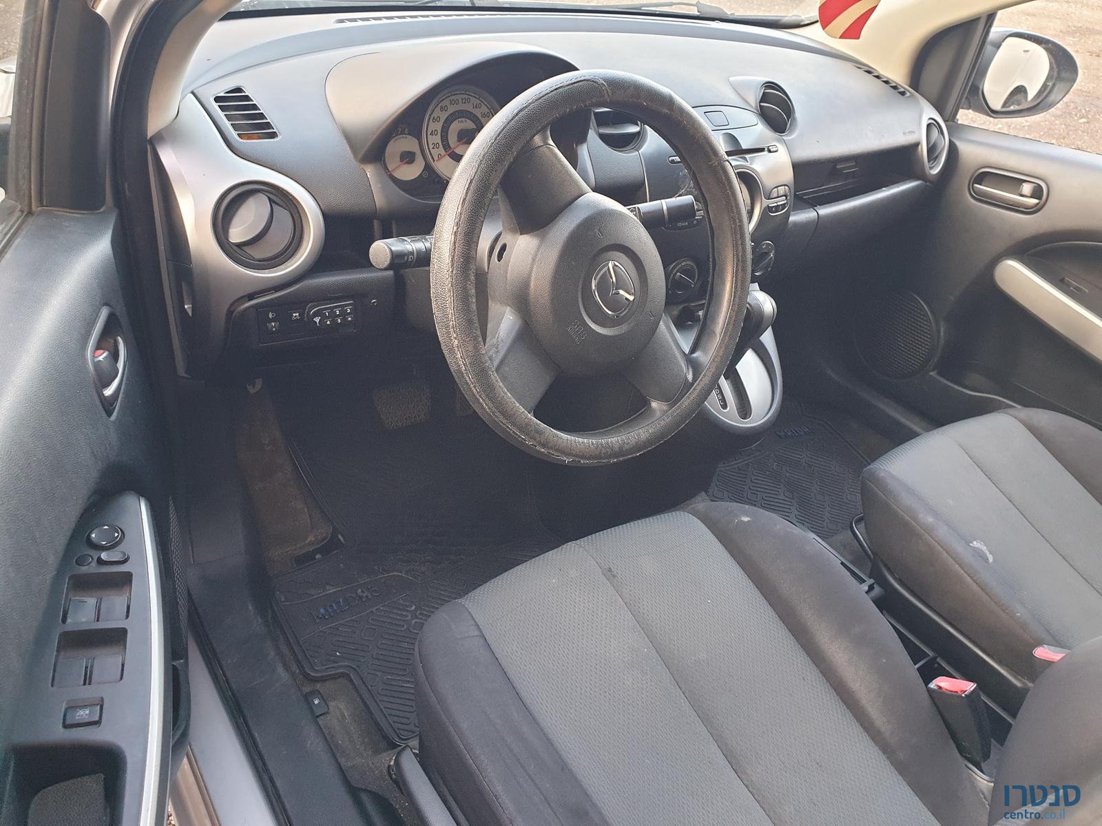 2011' Mazda 2 photo #3